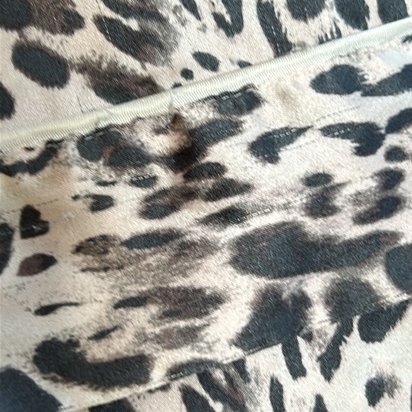 Victoria’s Secret gray/white cheetah print pajama top. Button front.Size Small. - Picture 14 of 14